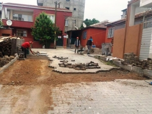 Dilovası’nda Parke Taşı Onarımları Sürüyor
