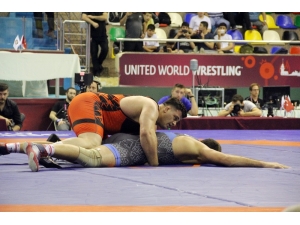 Rıza Kayaalp’ten Bir Altın Madalya Daha