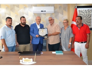 Ayvalıklı Esnaf Ve Sanatkârlardan Bşb Kafaoğlu’na Teşekkür Plaketi