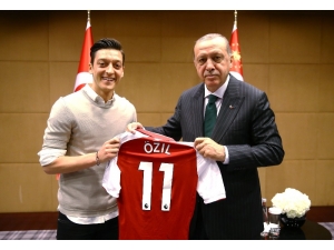 Mesut Özil: "Ne Olursa Olsun O Fotoğrafı Çektirirdim"