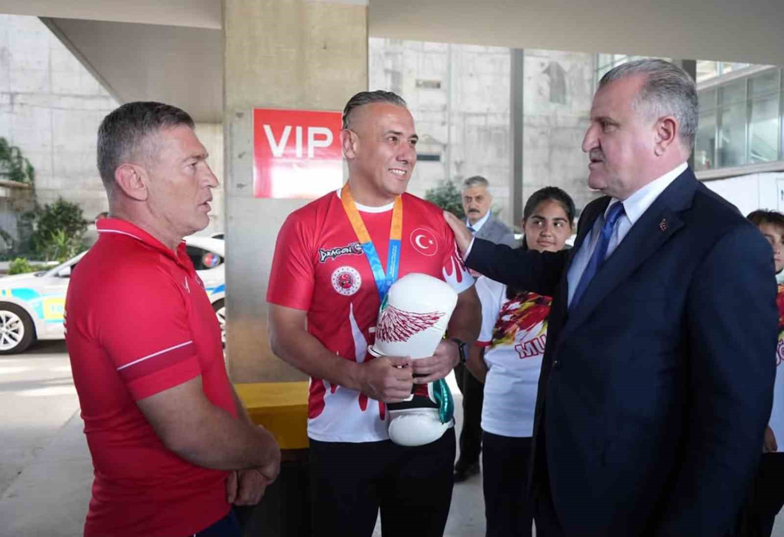 genclik-ve-spor-bakani-bak-i-mugla-da-milli-sporcular-karsiladi