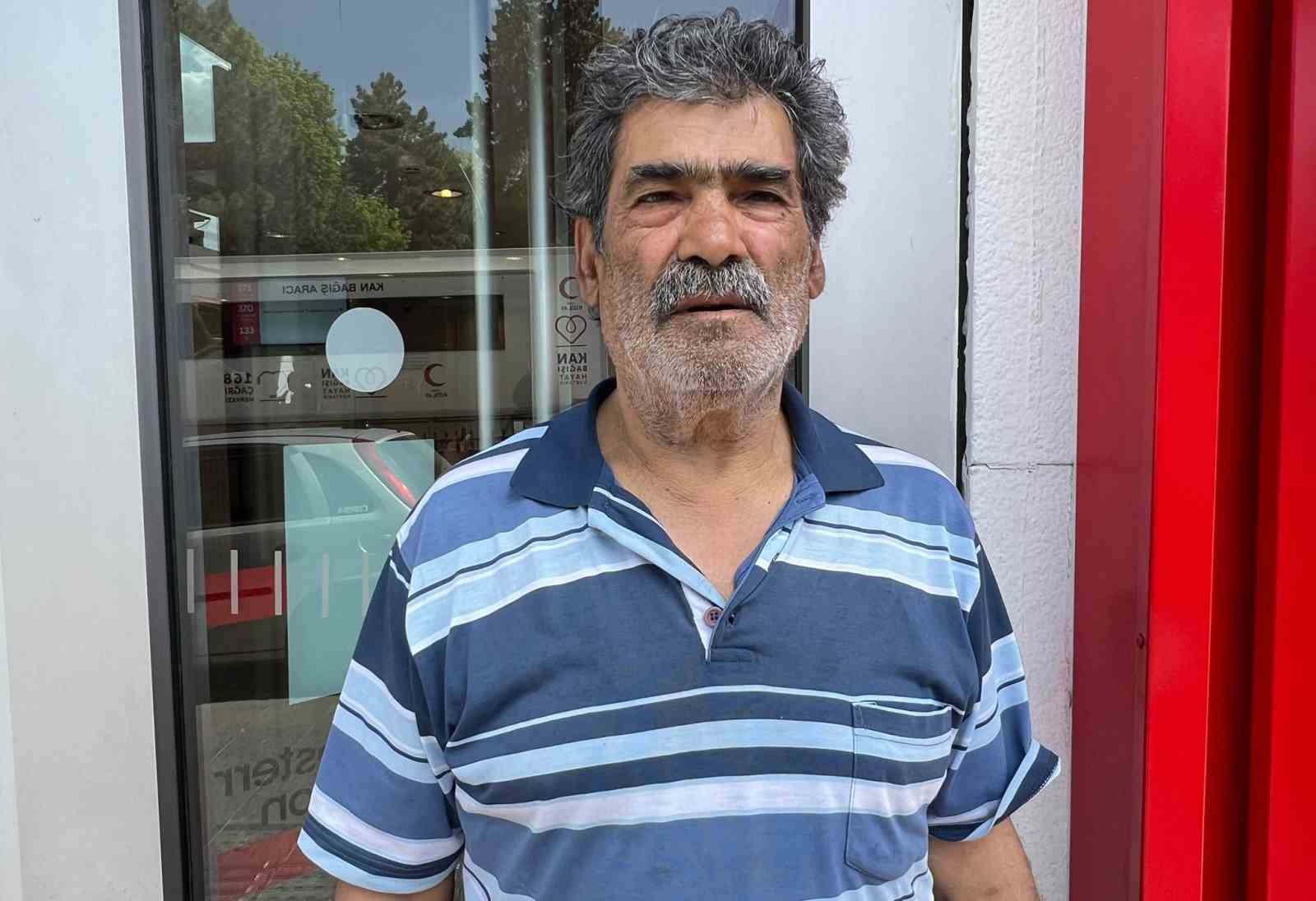 dolandiricilarin-hedefi-olan-yasli-adam-gercek-polisleri-gorunce-ikna-oldu