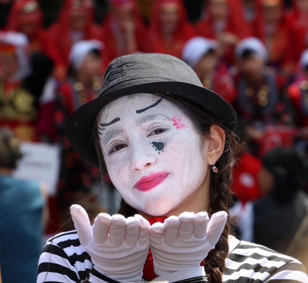 trabzon-da-kultur-ve-sanat-festivali-renkli-goruntulere-sahne-oldu