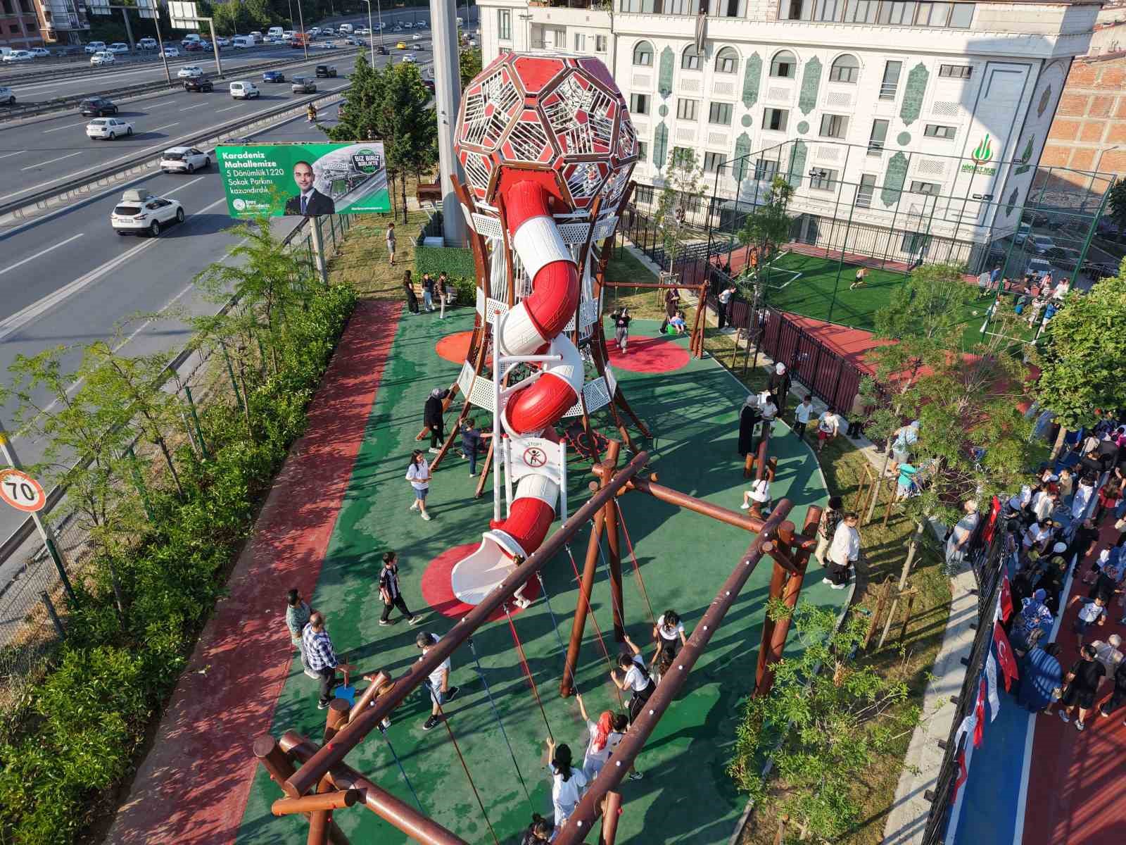 gaziosmanpasa-da-dunya-kupasi-temali-park-torenle-acildi