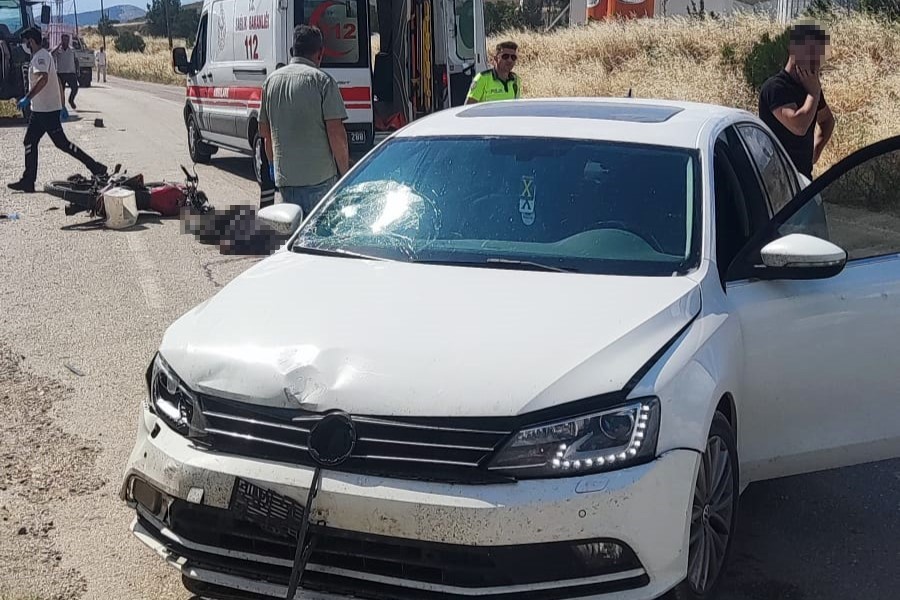 amasya-da-otomobille-carpisan-motosikletli-hayatini-kaybetti