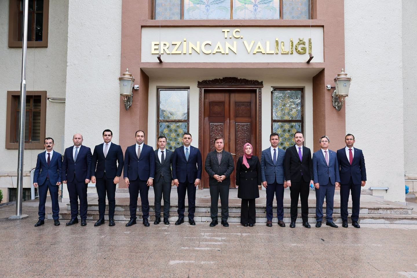 erzincan-da-vali-yardimcilari-ve-kaymakamlarla-degerlendirme-toplantisi-yapildi