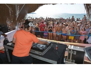 Ünlü Dj Doğukan Manço Hayranlarıyla Buluştu