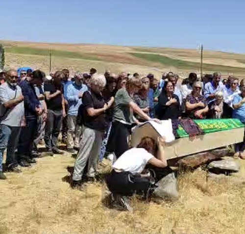 pkk-nin-uc-numarali-ismi-mustafa-karasu-nun-annesi-sivas-ta-defnedildi