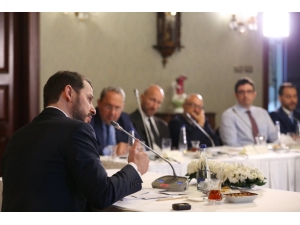 Bakan Albayrak: "Bugün Akademisyenlerimiz Ve Ekonomistlerimiz İle Ekonomi Alanında Hayata Geçirmemiz Gereken Politikalara İlişkin Verimli Bir İstişare Toplantısı Gerçekleştirdik"