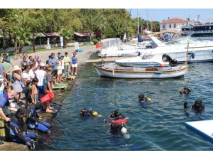 Denizden Market Arabası Çıktı