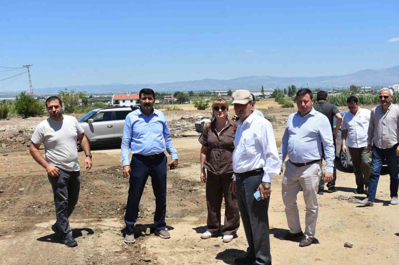 manisa-buyuksehir-belediyesi-salihli-de-yaralari-sariyor