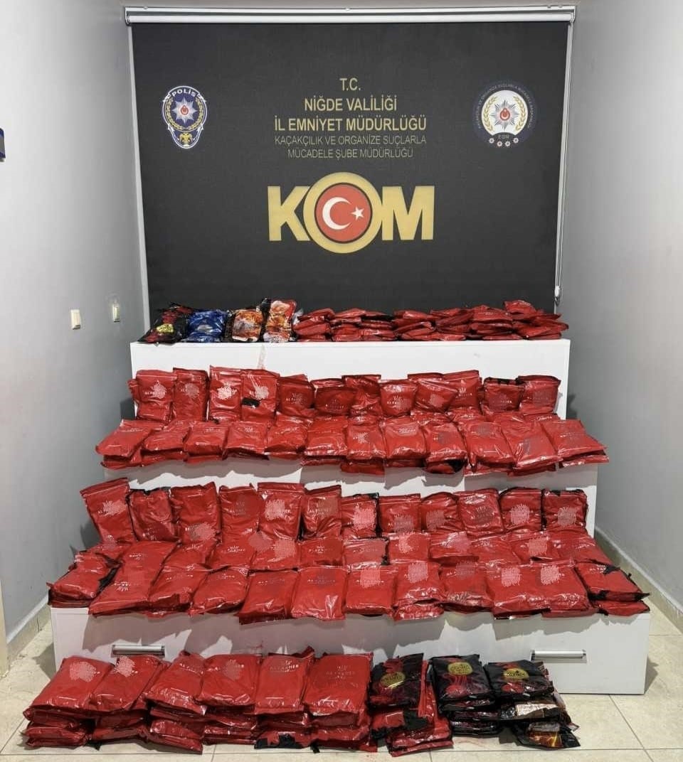nigde-de-kacak-tutun-operasyonu-272-paket-ele-gecirildi