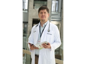 Uzman Dr. Sayar: "Çocuklarda Yemek Öncesi Oyun İştah Arttırıyor"