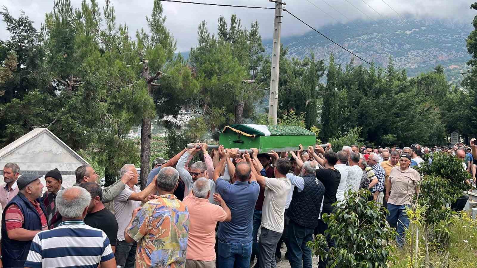 denizli-deki-faciada-hayatini-kaybeden-hayriye-arikan-alanya-da-son-yolculuguna-ugurlandi