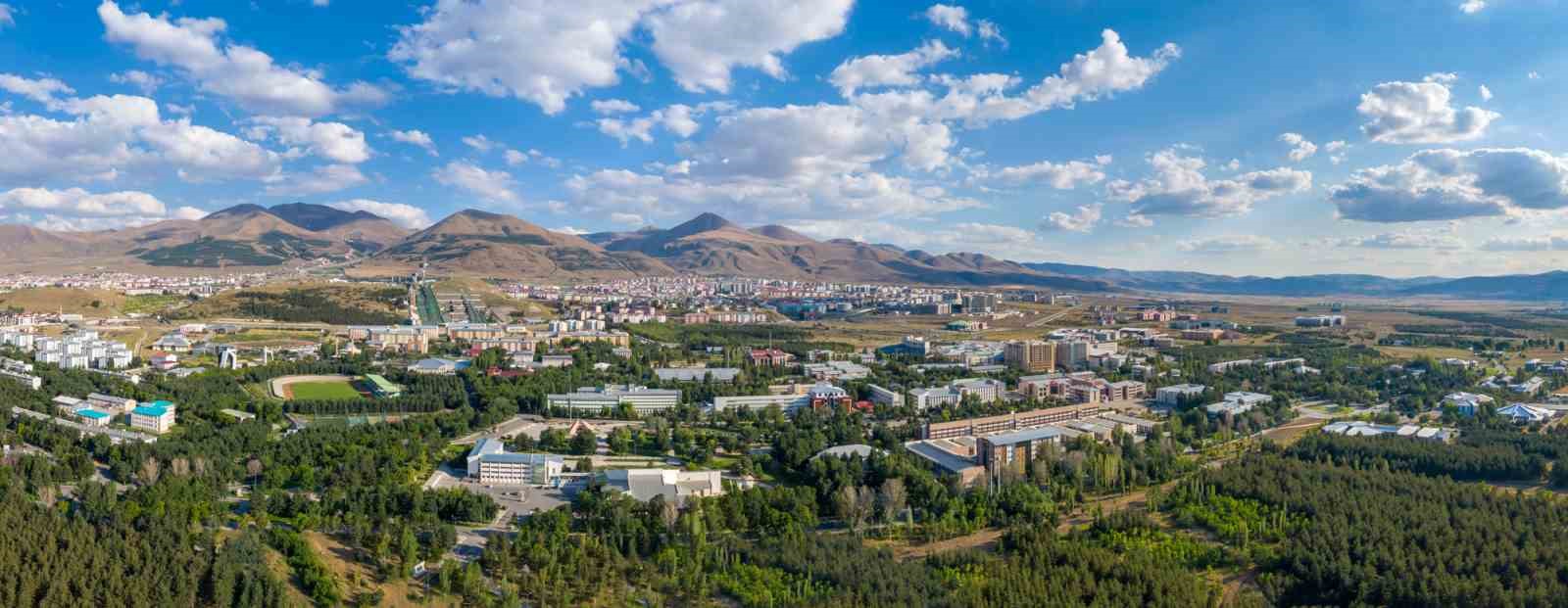 baskan-sekmen-genclere-seslendi-bilim-ve-irfanin-besigi-erzurum-egitimde-de-bir-firsatlar-sehridir