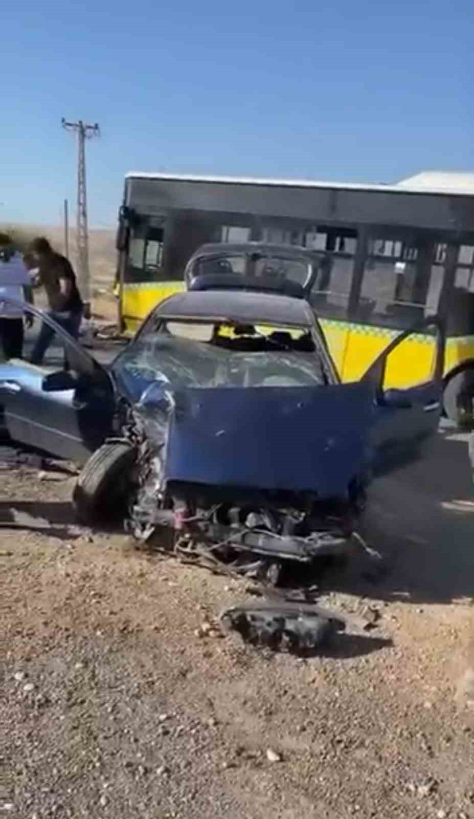 siirt-te-belediye-otobusu-ile-otomobil-carpisti-1-yarali