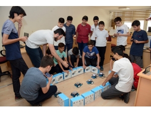Geleceğin Yazılımcıları Genç Komek’te Yetişiyor