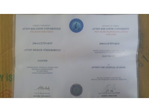 Piyangocu 41 Yaşında Üniversite Diploması Aldı