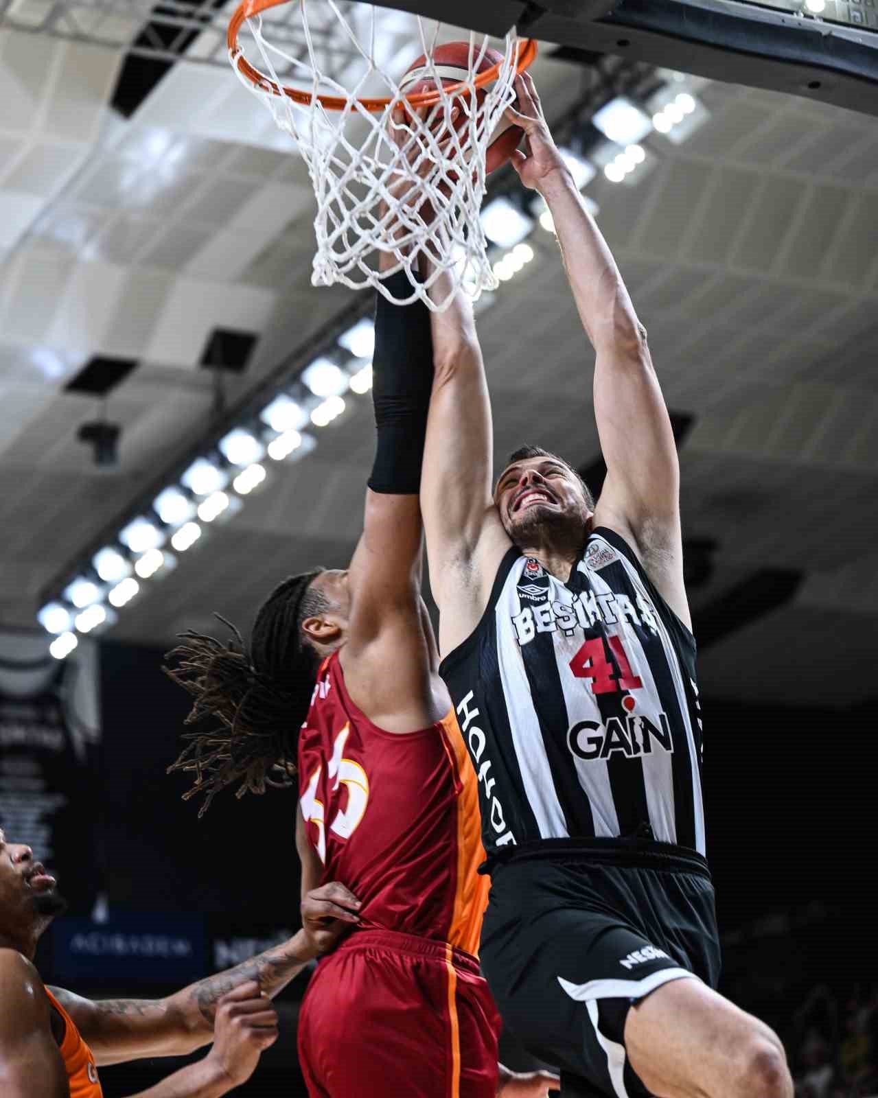 son-yari-finalist-besiktas