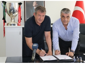 Fenerbahçe Ve Akhisarspor Yabancı Teknik Adamlara Emanet