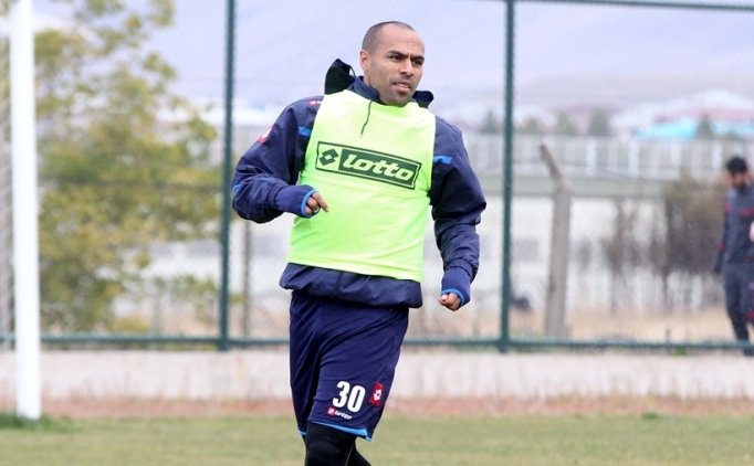 "mert Nobre, Erzurum'un Reklam Yüzüydü"