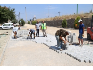 Burhaniye’de Bozuk Yol Kalmayacak