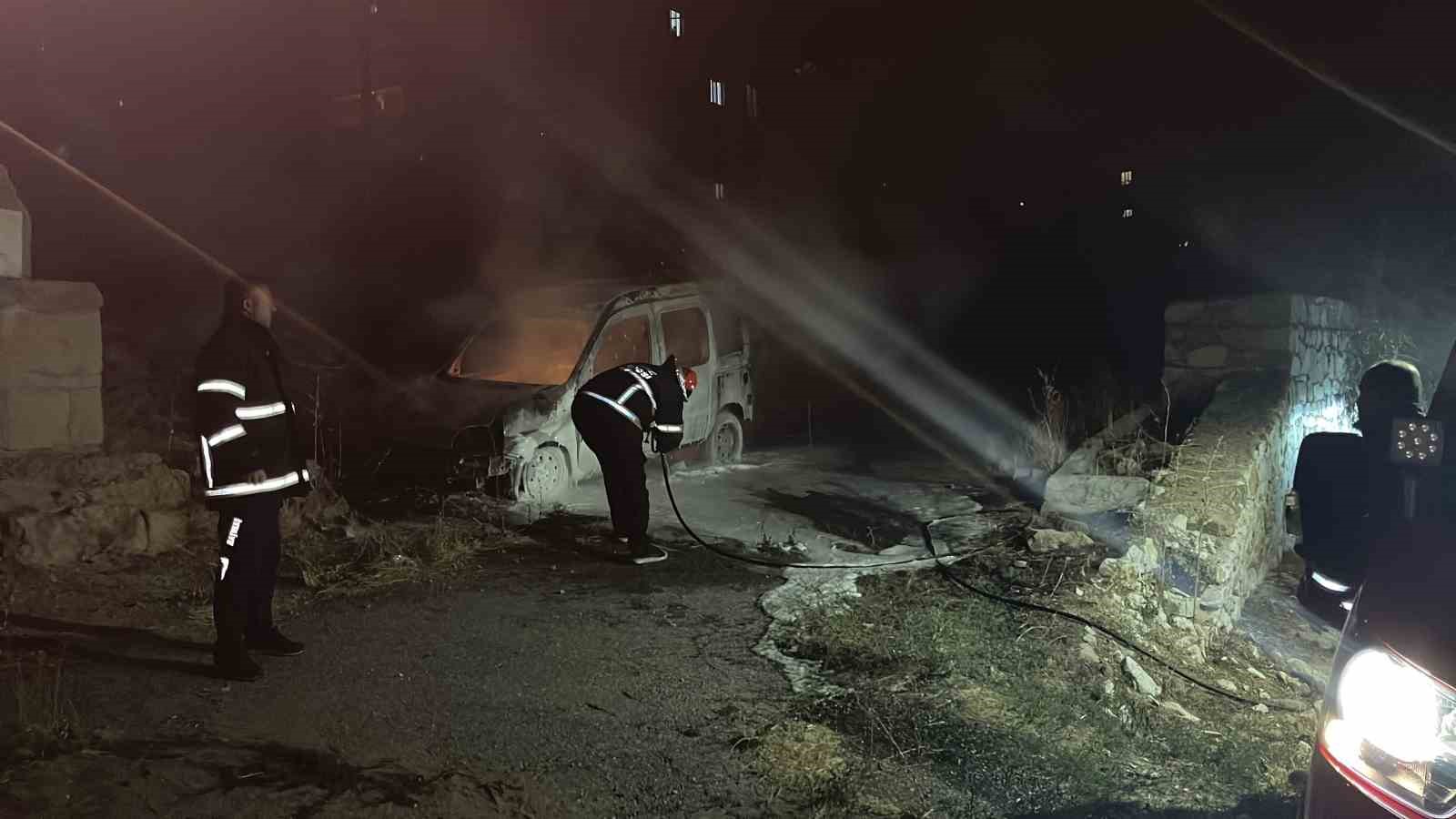 nigde-de-park-halindeki-arac-yandi