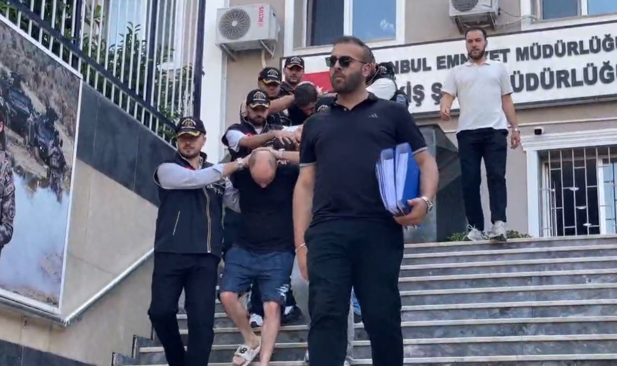 istanbul-da-kendilerini-banka-guvenlik-koordinatoru-olarak-tanitan-sebekeye-operasyon-13-kisi-tutuklandi