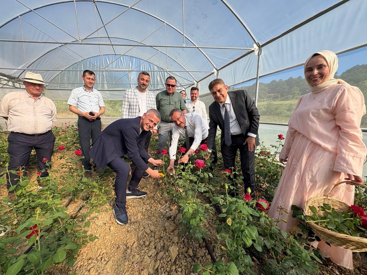 kadin-girisimci-hibe-destegiyle-kocaeli-nin-ilk-gul-serasini-kurdu