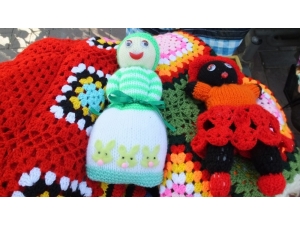 Müfide Hanım Evinde Üretiyor, Parkta Satıyor