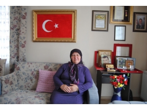Şehit Annesi, Oğlunun Her Gün Geleceğini Ümit Ederek Yaşıyor