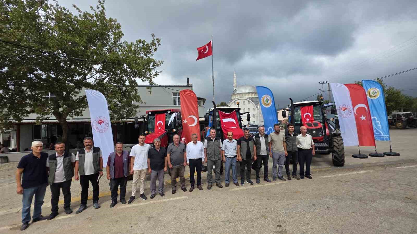 dedeoba-da-orkoy-destegiyle-3-traktor-hak-sahiplerine-teslim-edildi