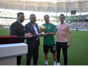 İlyas Çakmak Altın Top Ödülünü Hakan Ünsal’dan Aldı