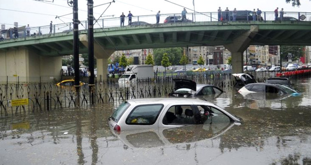 Son Dakika! Meteoroloji, İstanbul'un Dört İlçesini Sel Baskınlarına Karşı Uyardı