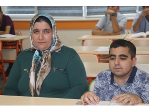 Görme Engeline Rağmen Gezmekten Ve Öğrenmekten Vazgeçmedi