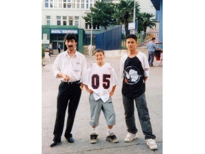 Özil’in Çocukluk Fotoğrafı Sosyal Medyayı Salladı