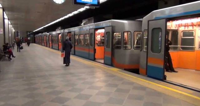 Sağanak Yağış Nedeniyle Duran Metro Seferleri Kademeli Olarak Yapılmaya Başlandı