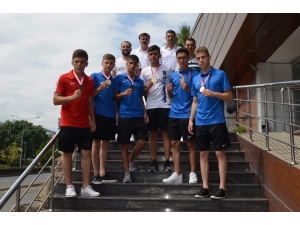 Hekimoğlu Boks Takımı, Türkiye Yıldızlar Boks Şampiyonası’nda Birinci Oldu