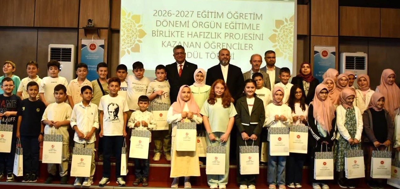 kutahya-da-hafizlik-projesini-kazanan-ogrenciler-odullendirildi