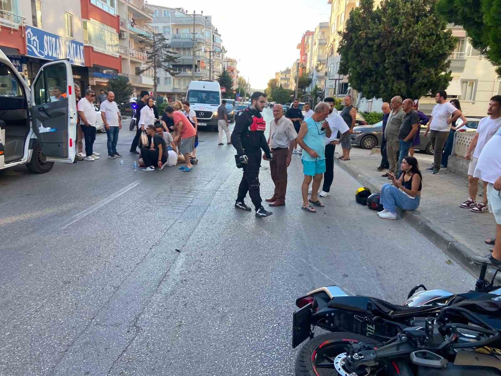 mudanya-da-motosiklet-yayaya-carpti-2-yarali