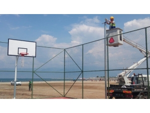 Burhaniye’de Öğretmenler Mahallesi Spor Sahası Hazır