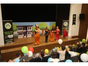 Akyazı’da Yaz Kur’an Kursu Öğrencileri Tiyatroda Buluştu