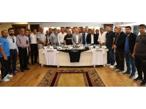 Büyükşehir’den Amatör Futbol Kulüplerine Malzeme Desteği