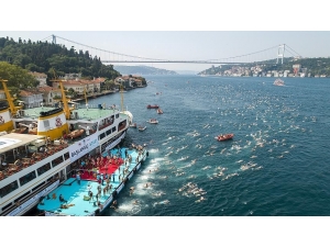 Osmangazili Yüzücü Boğazda Kulaç Attı