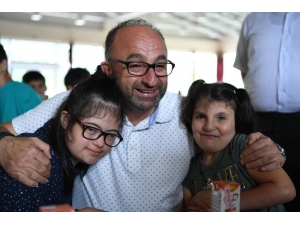 Başkan Üzülmez Özel Bireylerin Yüzünü Güldürdü