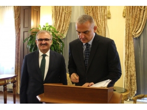 Bakan Ersoy, "Özel Sektör Bakış Açısını Alttaki Birimlere Yayacağız"