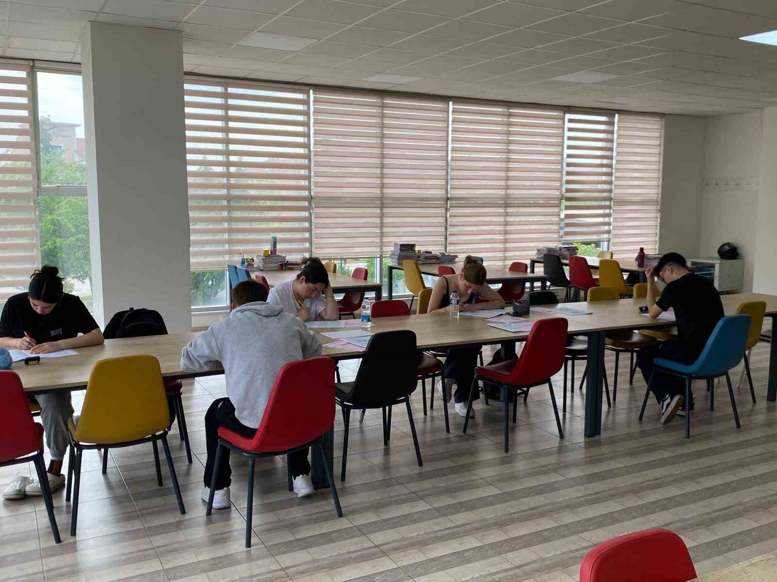 altieylul-de-universite-hayaline-guc-veren-destek