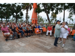 Konyaaltı Emekli Kahvesi’nde Nostalji Esintisi