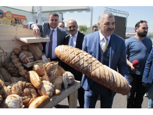 Kayseri Büyükşehir Belediye Başkanı Mustafa Çelik, "200 Gram Ekmeği 60 Kuruşa Satmaya Devam Edeceğiz"