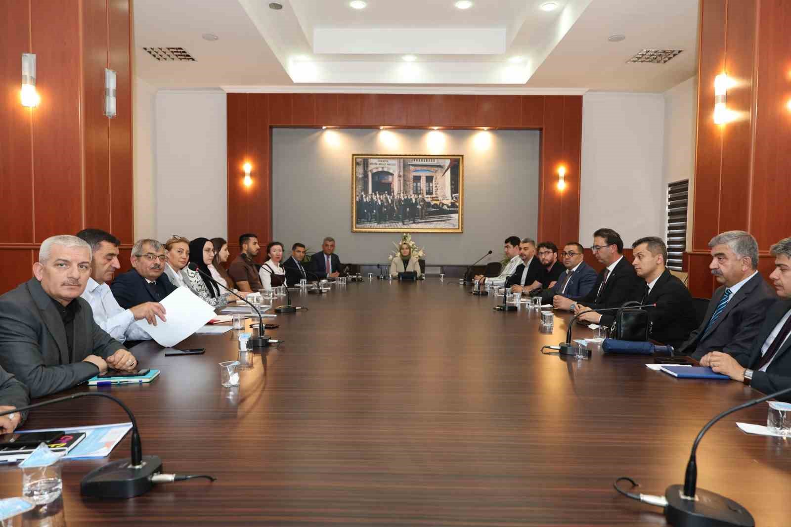 erzurum-da-hayat-boyu-ogrenme-komisyonu-toplandi
